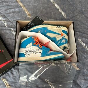 Off white x Air Jordan 1 retro high unc’s